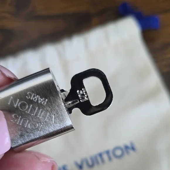 RARE Louis Vuitton Palledium Lock And Key 321 - Picture 6 of 9